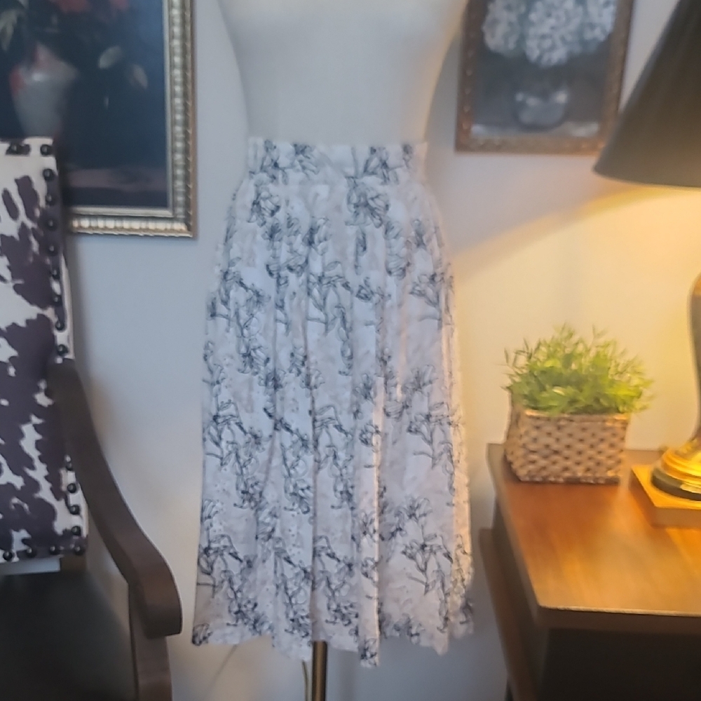 De Collection Cotton Floral Eyelet Midi Skirt